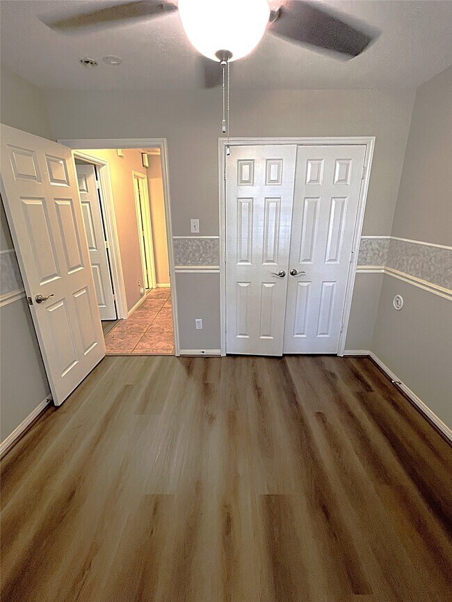 Building Photo - 4910 Linden Pl