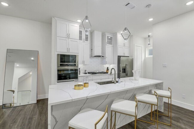 Building Photo - 6719 St Augustine St