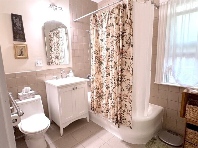 Building Photo - 82 Stearns Rd