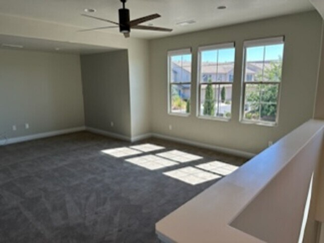 Building Photo - 4 Bedroom Condo With a Community Pool and ...