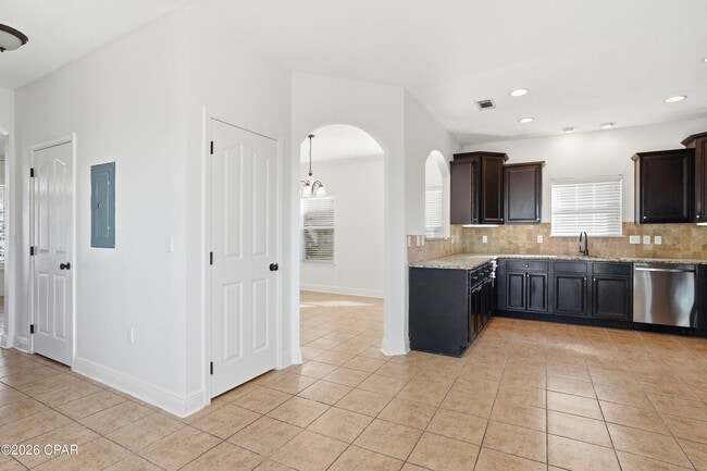 Building Photo - 323 Madison Circle