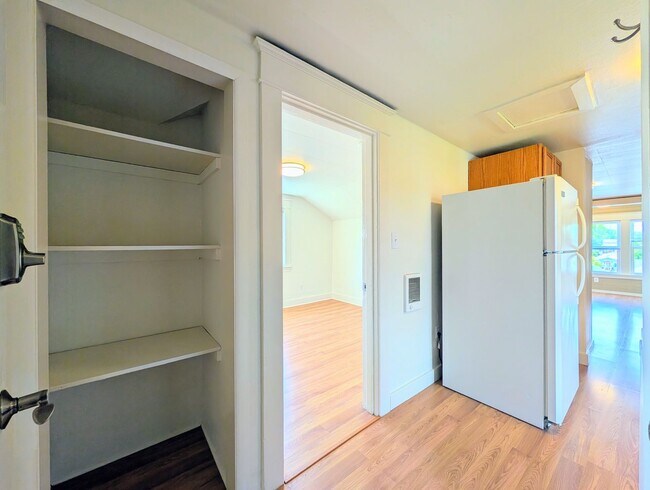 Building Photo - 2Bd/1Ba Everett Condo
