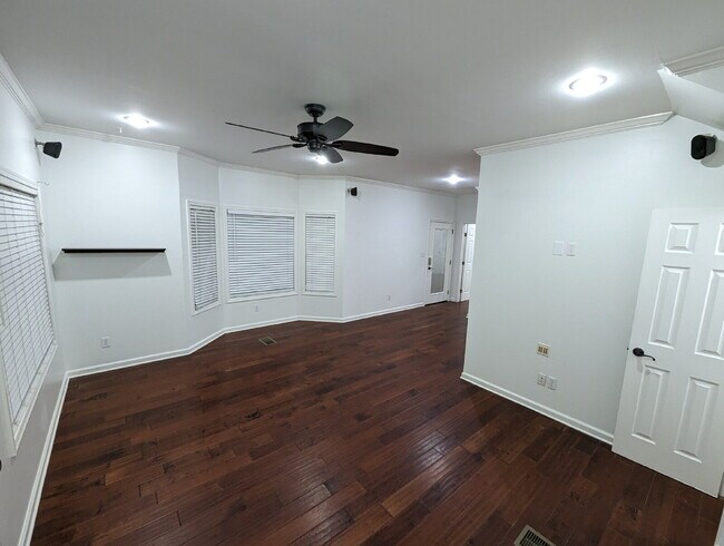 Building Photo - 126 Edgewood Blvd