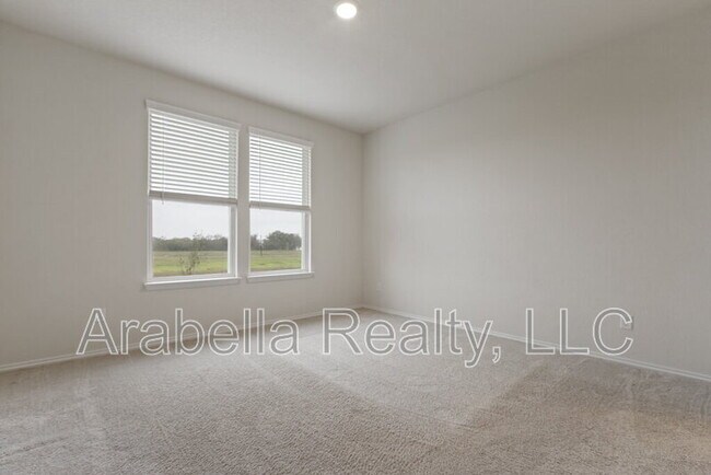 Building Photo - 440 Lynwood Gold