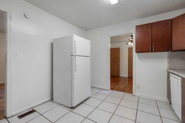 Building Photo - 4 bed 2 bath house, Walk to Stadium!! Available July 2026