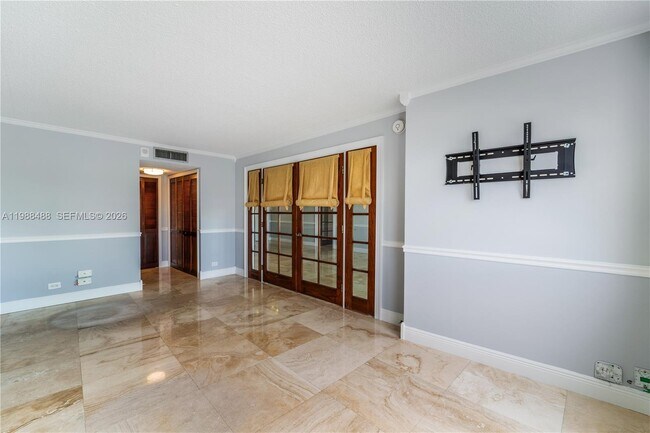 Building Photo - 6039 Collins Ave