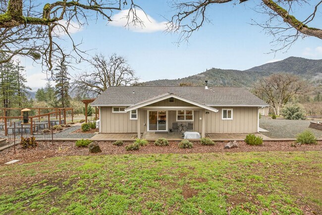 Building Photo - 860 Humbug Creek Rd