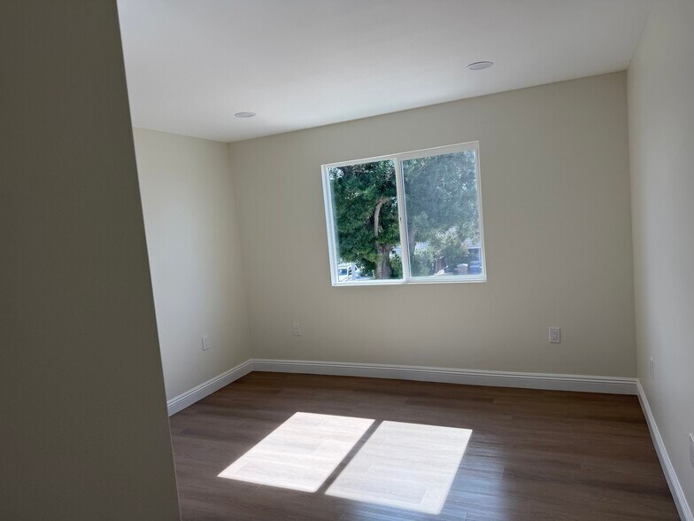 Building Photo - 4003 Bermuda Ct