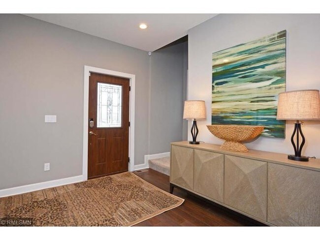 Building Photo - 3221 42nd Ave S