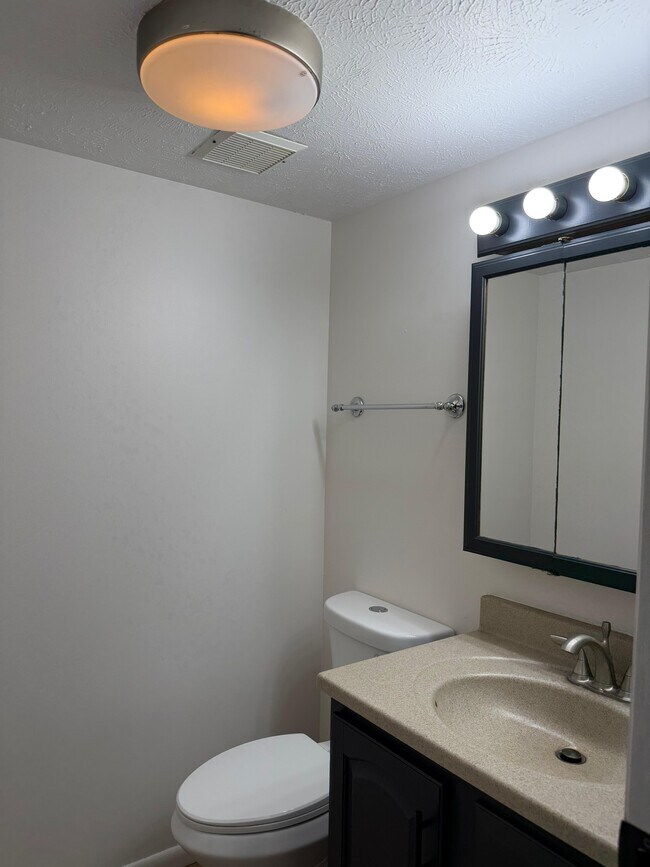 Building Photo - 6686 Deer Ct