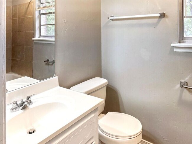 Building Photo - 8917 Tanya Dr