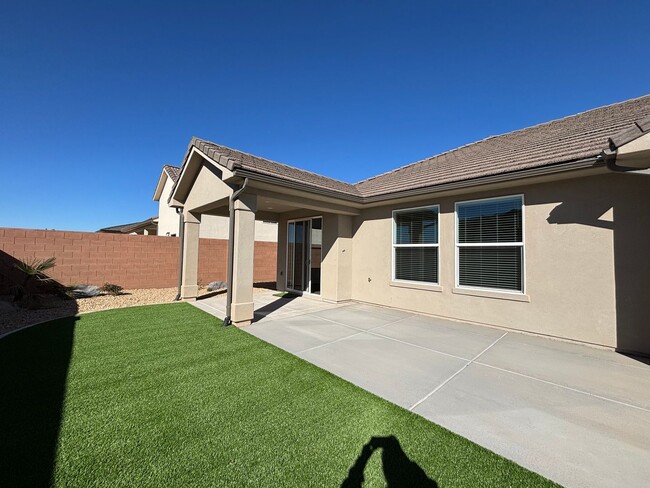 Building Photo - BRAND NEW HOME BY SAND HOLLOW FOR RENT!