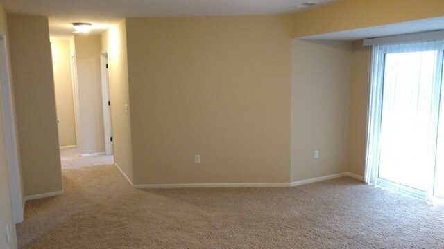 Building Photo - 4 bedroom, 3 bath home on quiet Cul-de-sac...