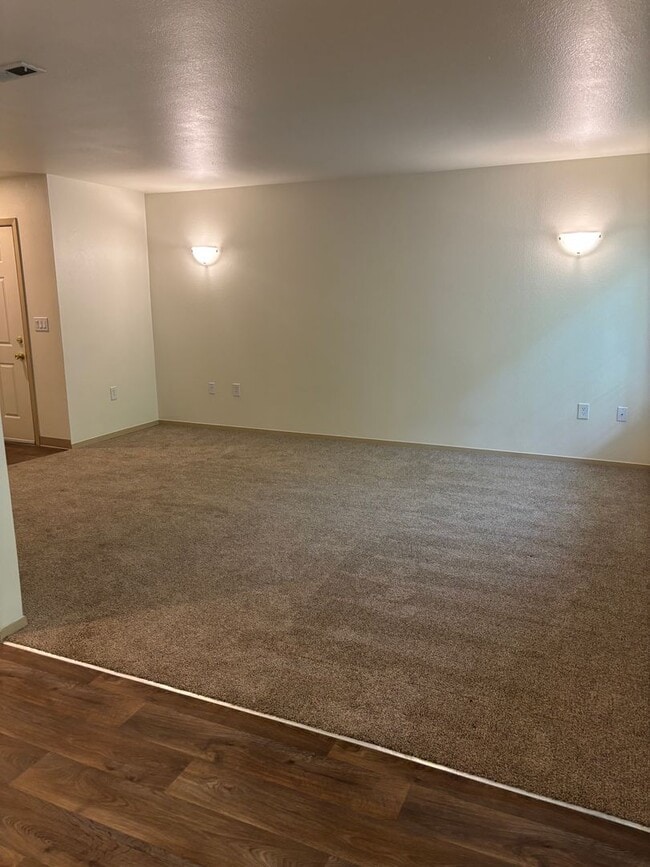 Interior Photo - Oakridge