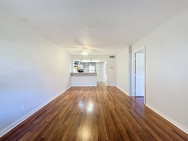 Building Photo - 8302 Bardmoor Blvd