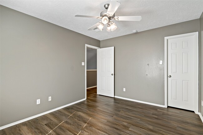 Building Photo - 5422 Summer Spring Ln