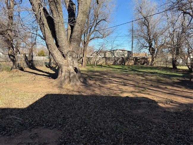 Building Photo - 4101 SE 11th St