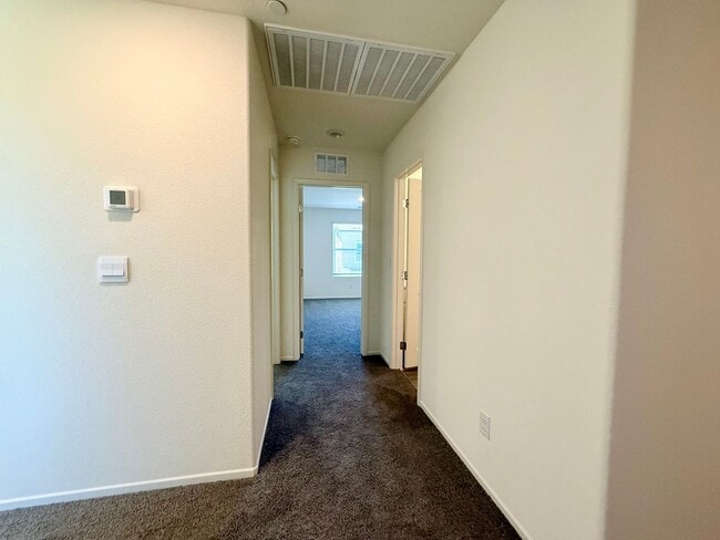 Building Photo - BRAND NEW 3 BED 2.5 BATH 2 CAR GARAGE TOWN...