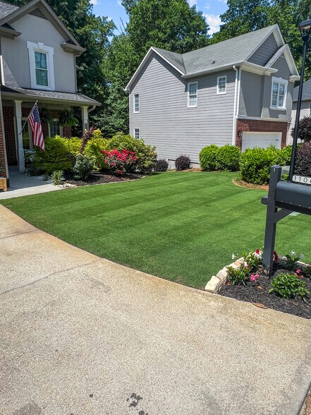 Building Photo - 1106 Glenrose Dr SE