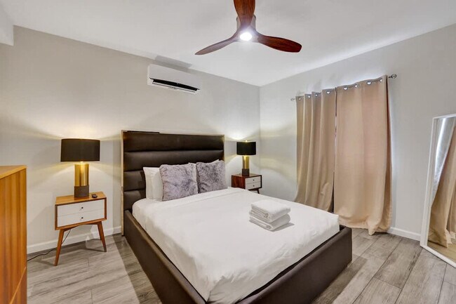 Building Photo - 3020 Seville St