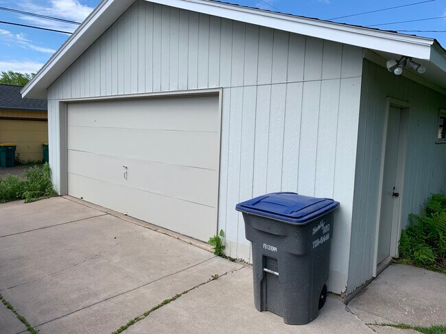 Building Photo - 4616 Dodge St