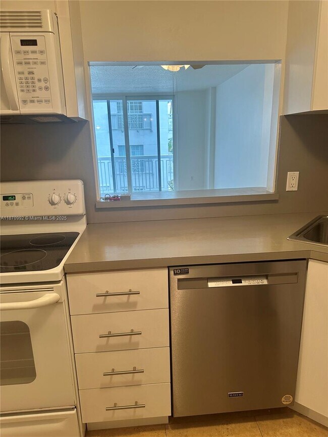 Building Photo - 401 Ocean Dr