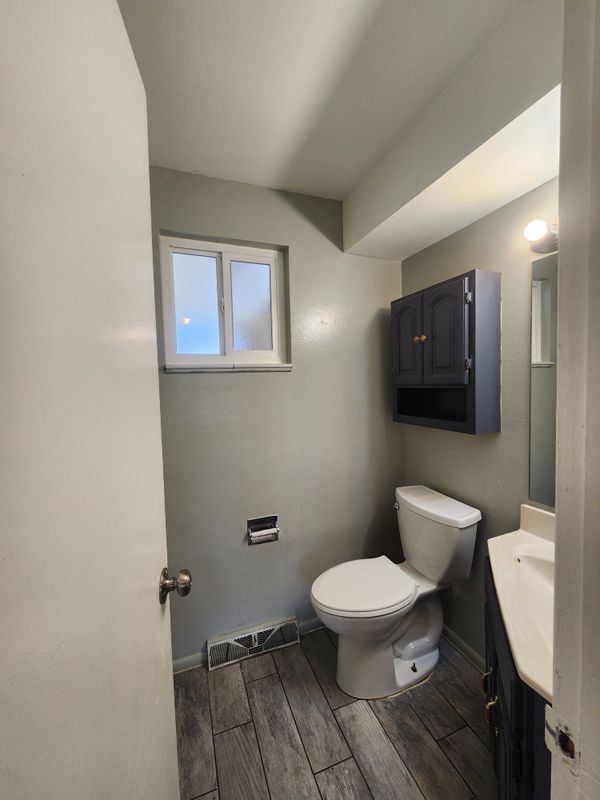 Building Photo - 723 Fraser St