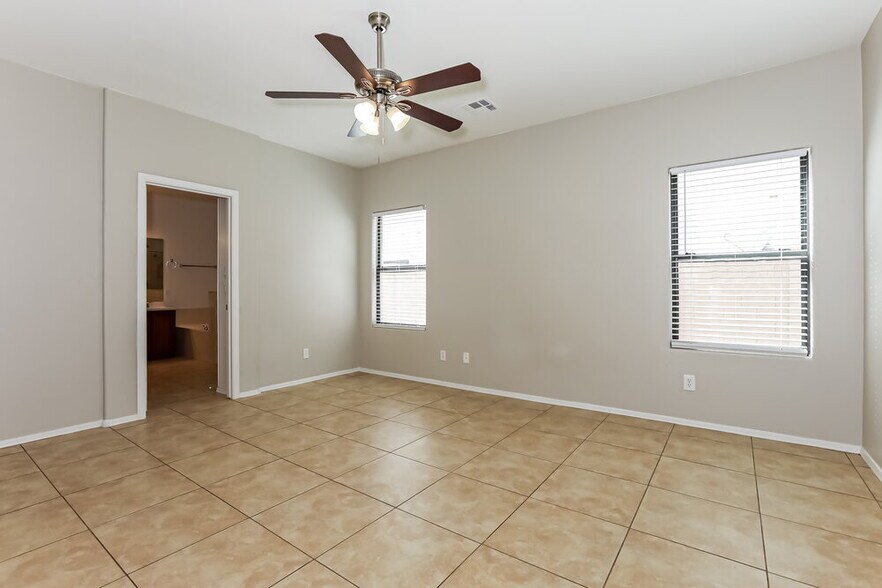 Building Photo - 5306 E Carol Ave