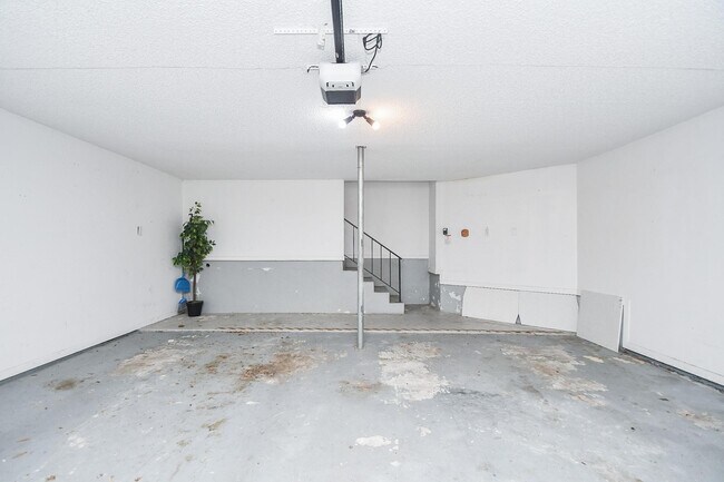 Building Photo - 18143 Bal Harbour Dr