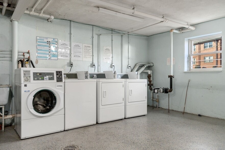 Building Photo - 32 Whitman Rd