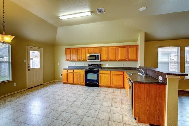Building Photo - 4 Bedroom, 2 Bath Home in Fort Worth!