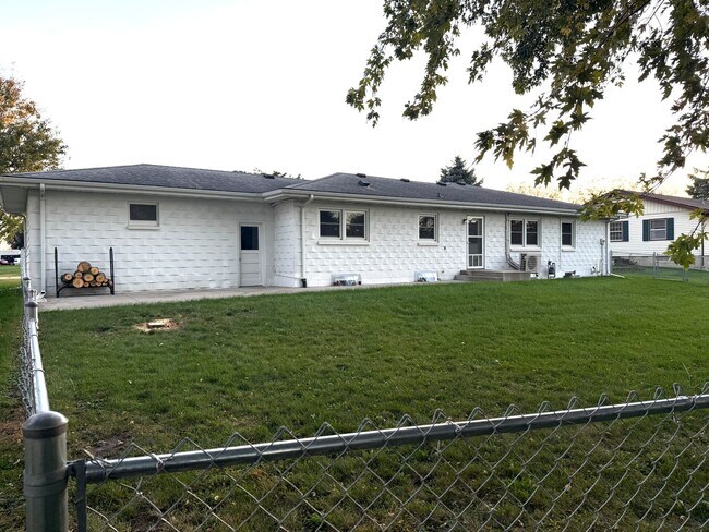Building Photo - Four bedroom home located in Eyota MN