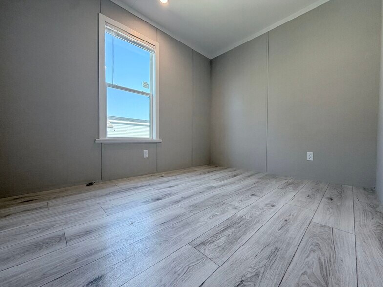 Building Photo - 709 N Collins Fwy