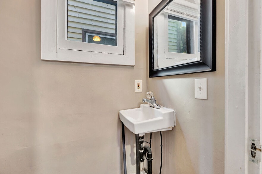 Building Photo - 2030 Scott Blvd