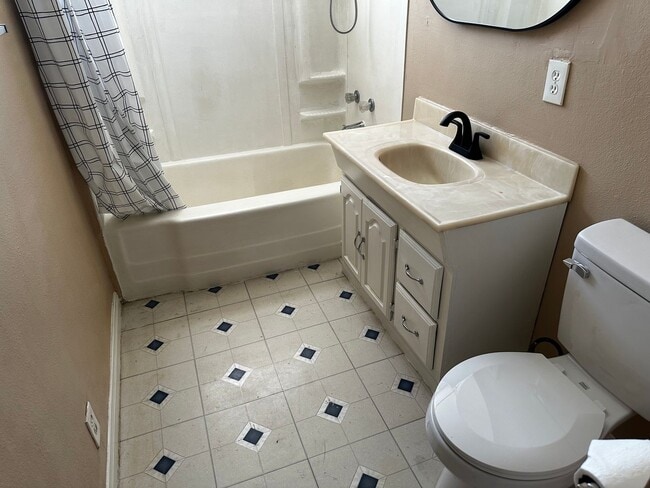 Building Photo - Riverside Home For Rent- 3 bedrooms!