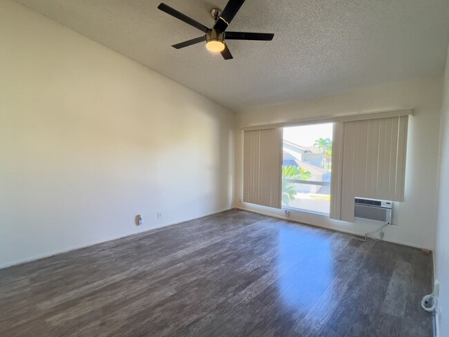 Building Photo - RENT SPECIAL $500 OFF 1ST MONTH'S RENT! 2B...