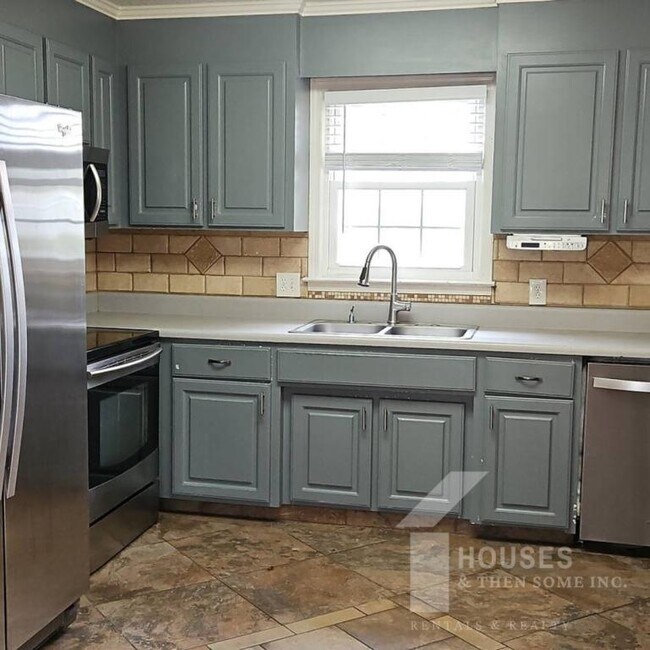 Building Photo - 423 Rollingwood Dr