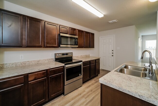 Building Photo - Somerset Trails - 9319 Somers Branch, San ...