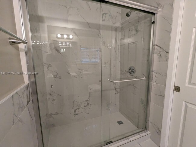 Building Photo - 987 NE 131st St