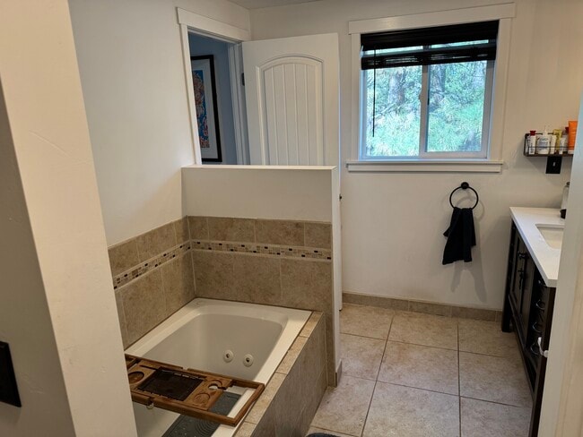 Building Photo - 270 Spruce Ln