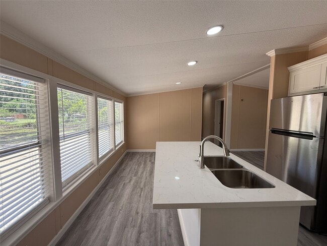 Building Photo - 16767 Oak Knoll Dr