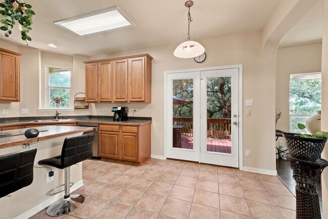 Building Photo - 9915 Alms Park Dr