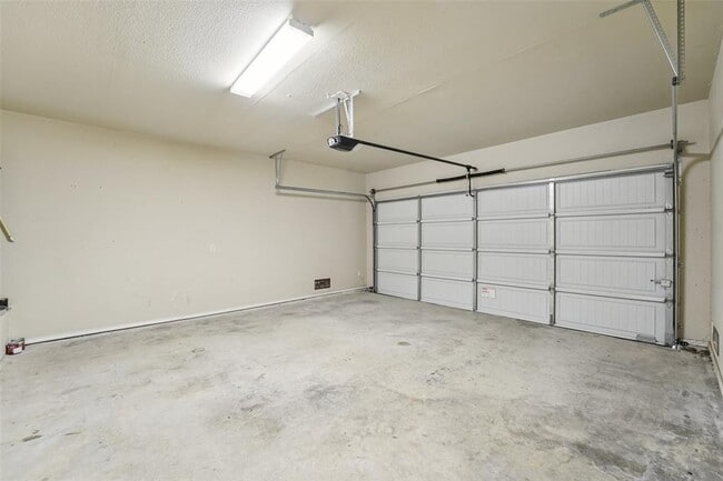 Building Photo - 402 Jack Rabbit Ln