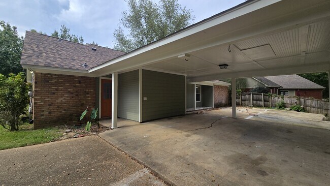 Building Photo - 405 Brentwood Dr
