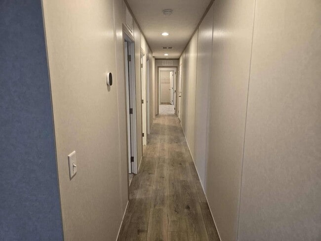 Building Photo - 415 NW Poplar Ave