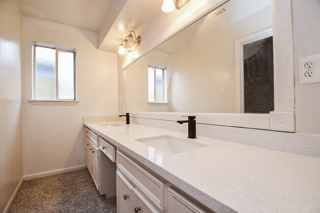 Building Photo - 6411 Teal Run Dr