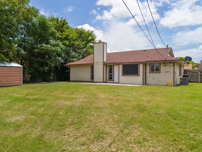Building Photo - 2013 Hinkle Ave