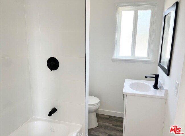 Building Photo - 510 E Arbor Vitae St