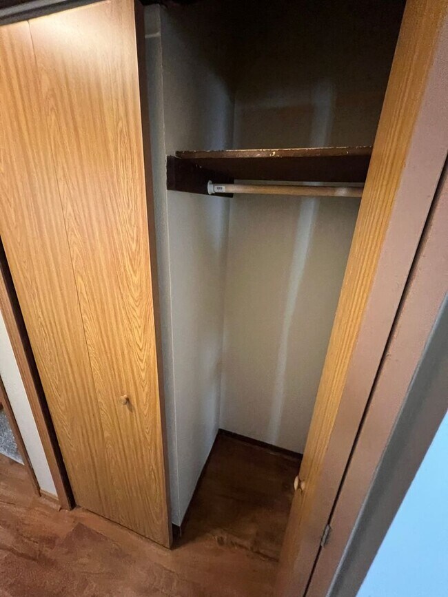 Building Photo - Large 3 bedroom apartment close to Sawyer Elementary, great for families