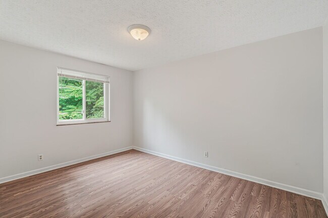 Building Photo - 476 E Red Bud Rd